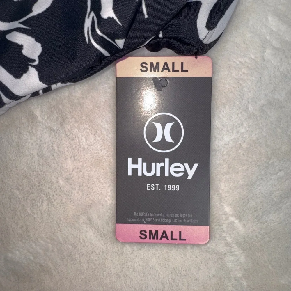 Hurley One Piece Swimsuit Women Small‎ Black White Floral UPF 50+ HSO1030